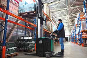 Погрузка чая Гринфилд на складе оптовой продукции ООО НПГ Система